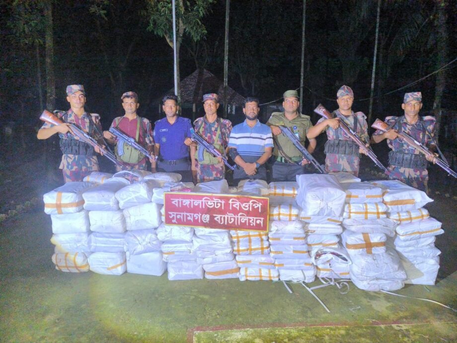 সুনামগঞ্জ সীমান্তে কোটি টাকার ভারতীয় কাপড় জব্দ