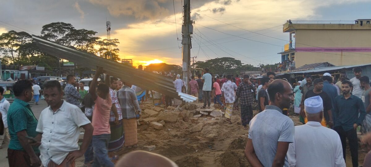 ছাতকে সওজের জায়গায় দুই শতাধিক অবৈধ স্থাপনা উচ্ছেদ