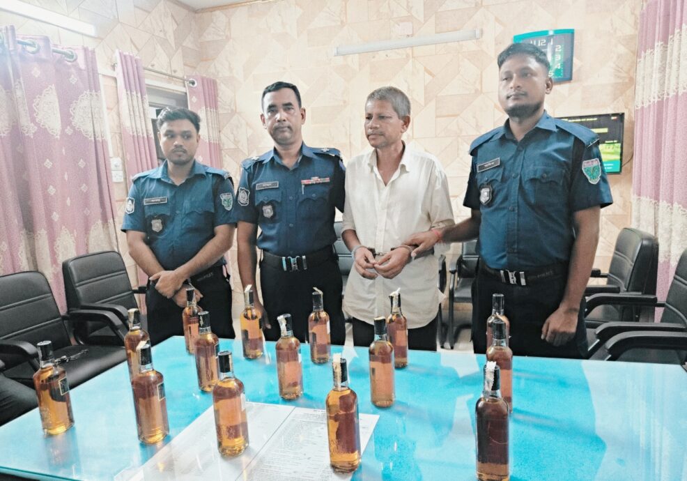 ছাতকে ভারতীয় মদসহ এক যুবক গ্রেফতার