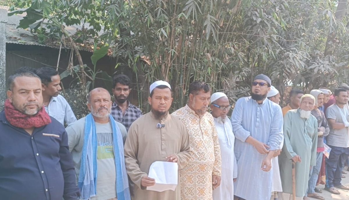 ছাতকে চাঁদাবাজি ও সন্ত্রাসের বিরুদ্ধে গ্রামবাসীর মানববন্ধন